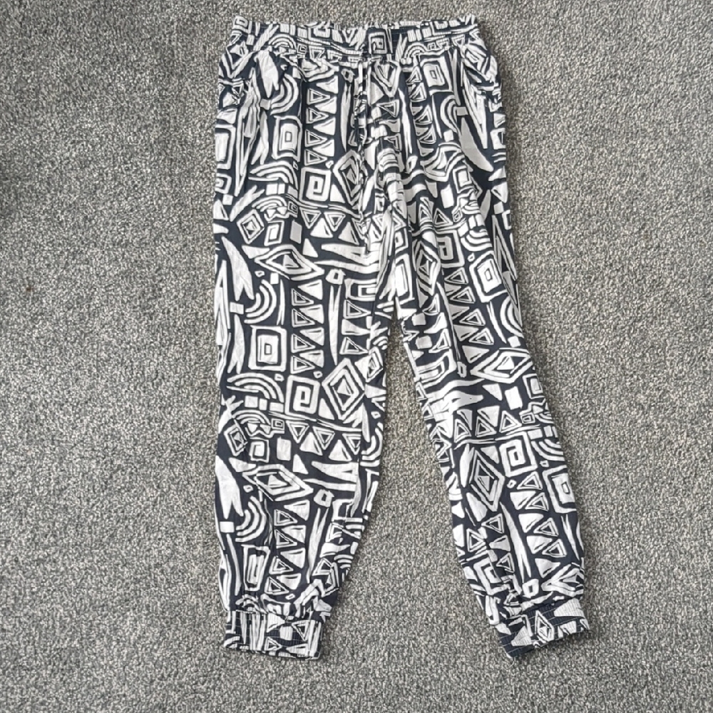 Black and White Geometric Print Pants